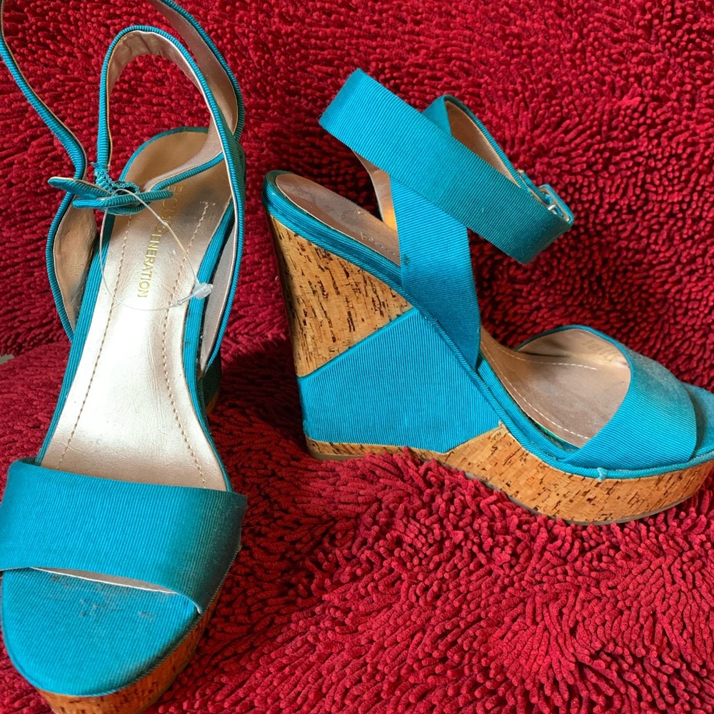 BCBGeneration Teal size 6 Wedges